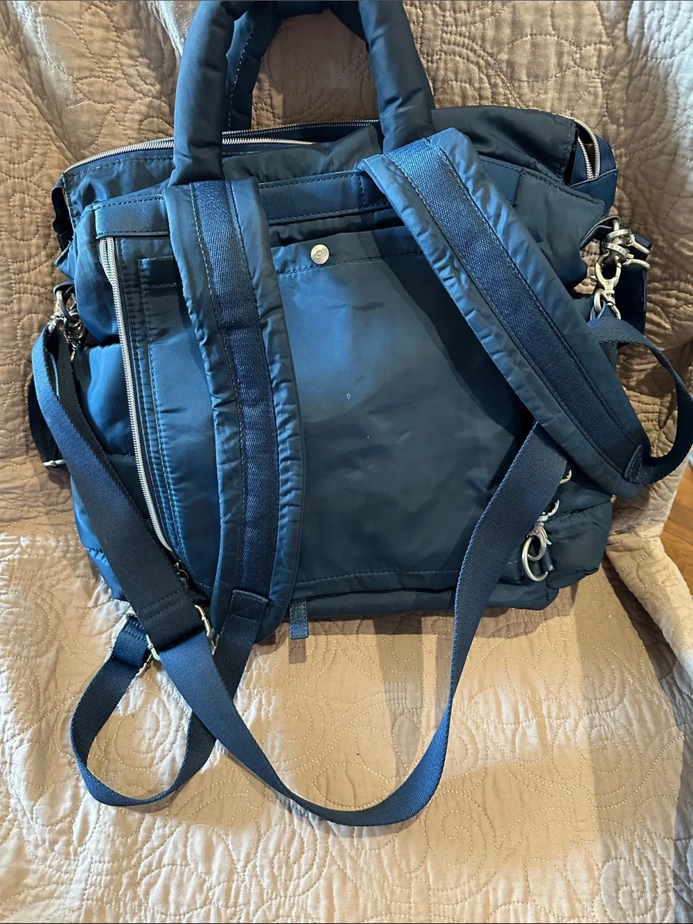 Itzy Ritzy Navy Quilted Diaper Bag Backpack/Shoulder Bag – Excellent Condition